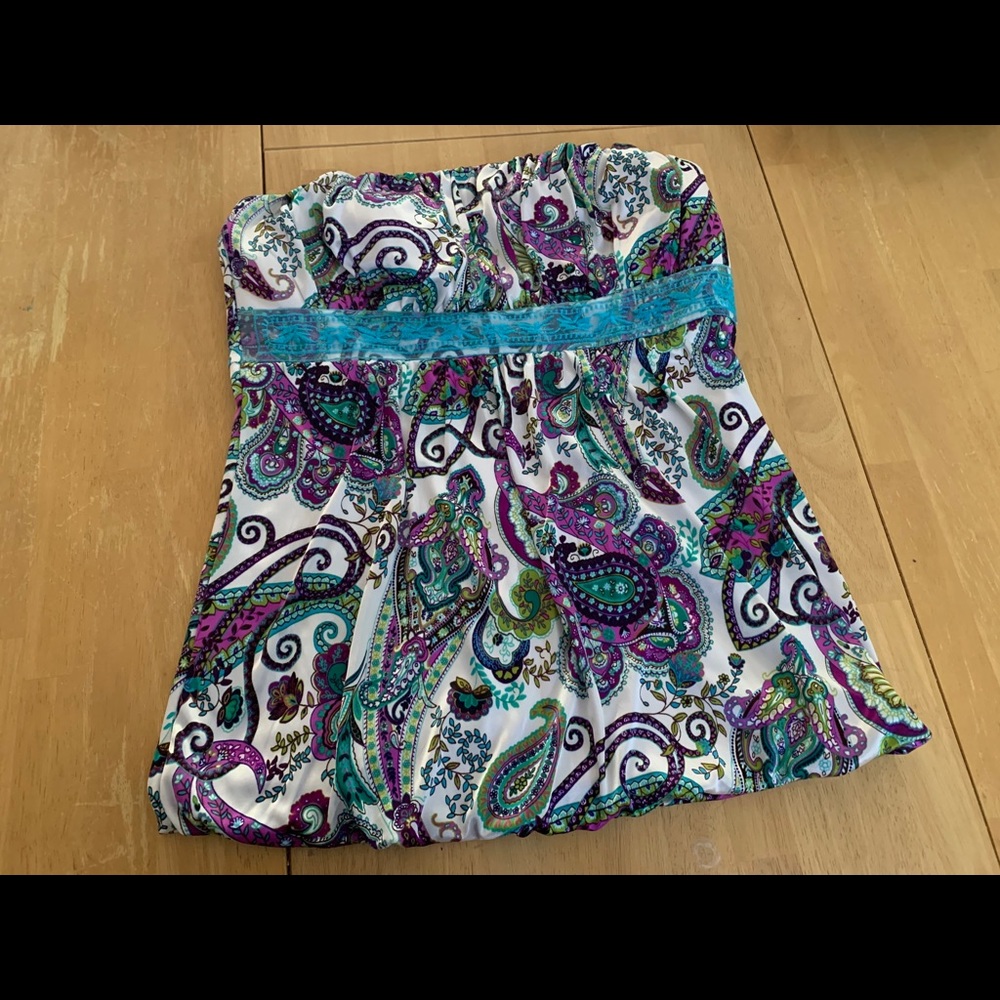 Adorable strapless top